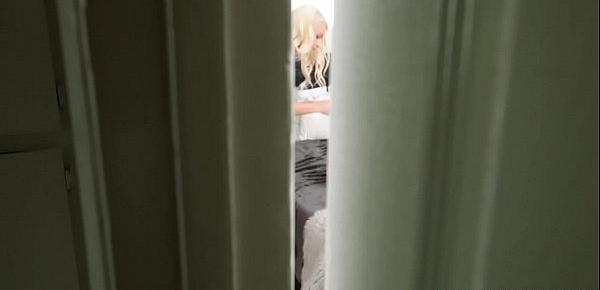  Stepbro spying over Emma Hix as he watch her masturbates